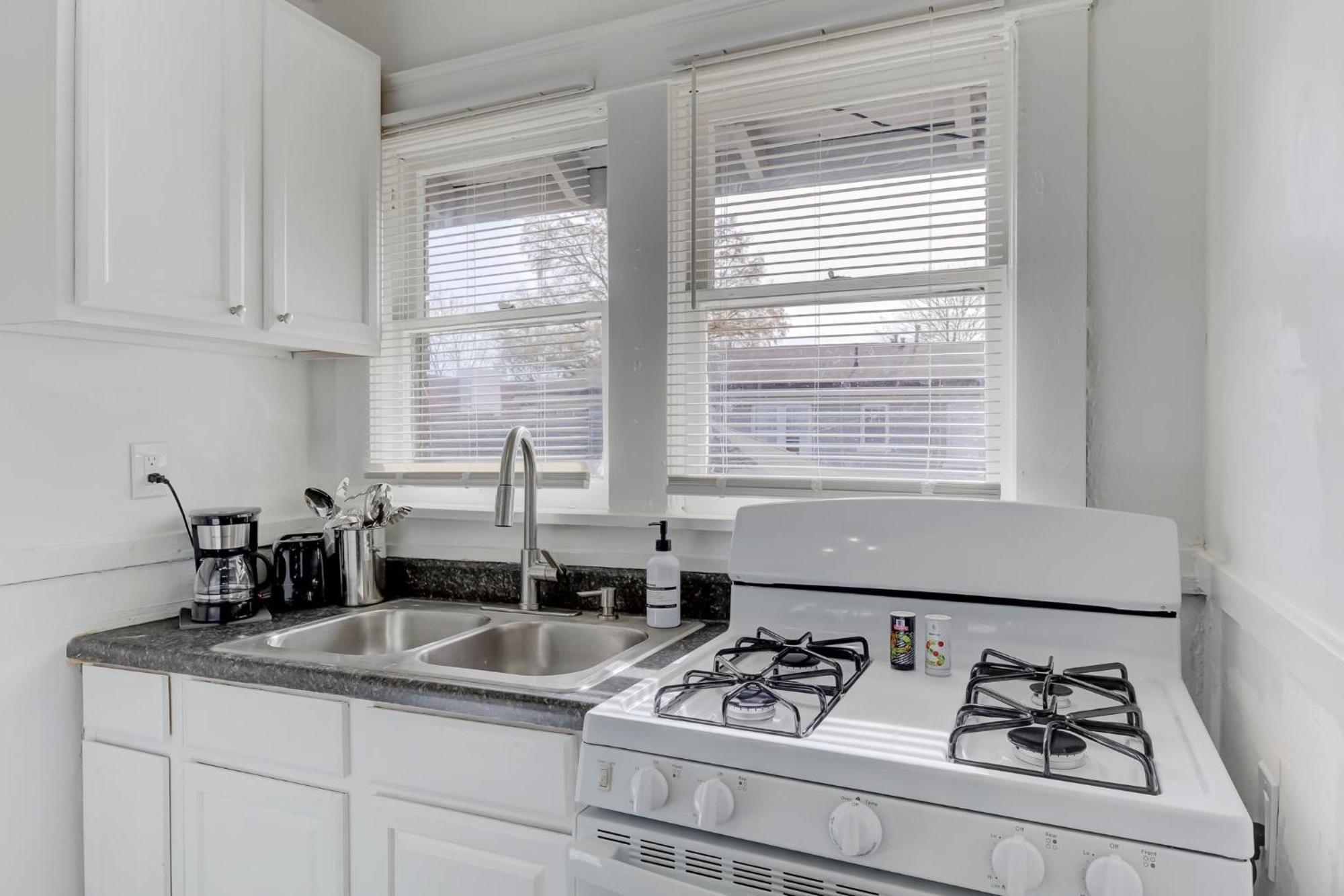 Charming Cooper-Young Flat In The Heart Of Memphis Exterior photo